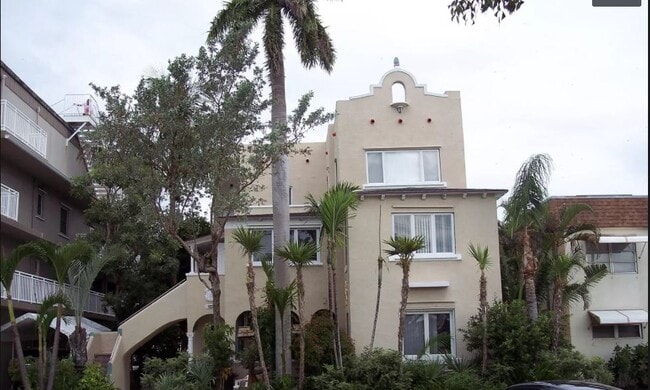 Building Photo - 123 Golfview Rd