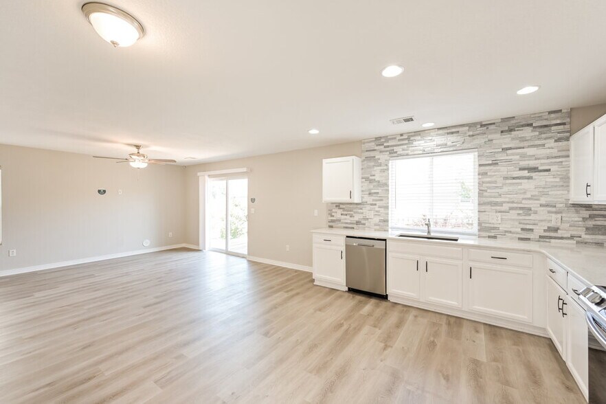Building Photo - 2352 Quartz St