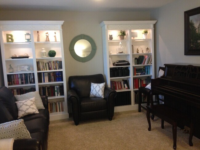 Building Photo - Large Family Lehi Home available now!