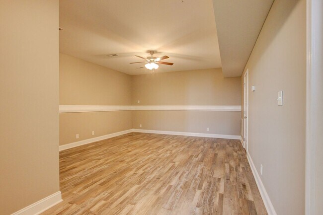 Building Photo - 1121 Cardinal Creek Dr
