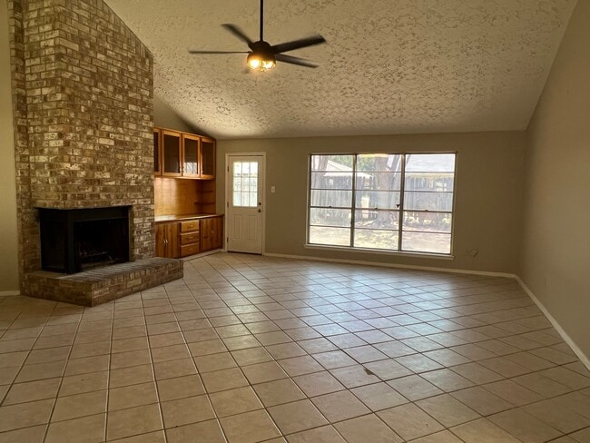 Building Photo - 15951 Manfield Dr