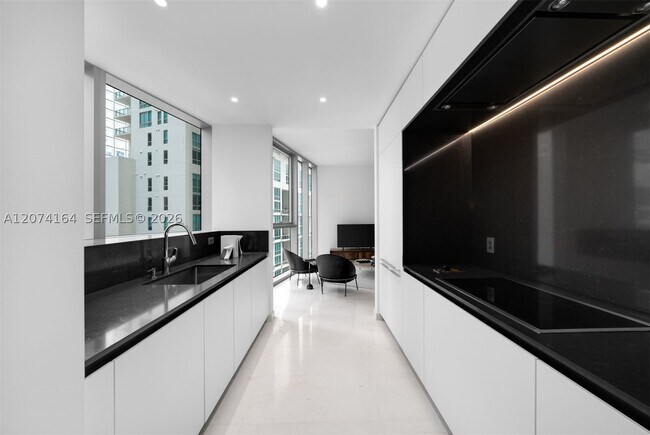 Building Photo - 300 S Biscayne Blvd