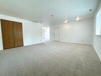 Building Photo - 2bd/1b Apartment, Boise Bench-Close to Eve...