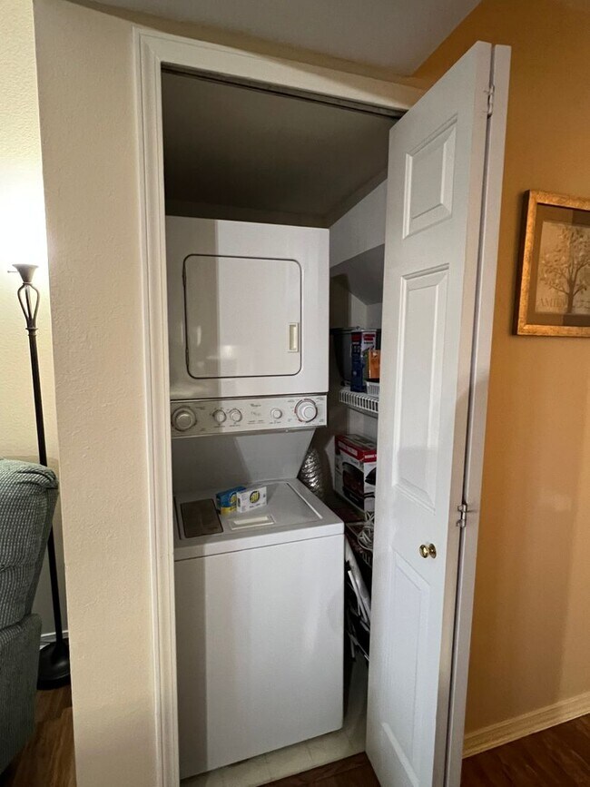 Building Photo - 680 Fall Creek Dr