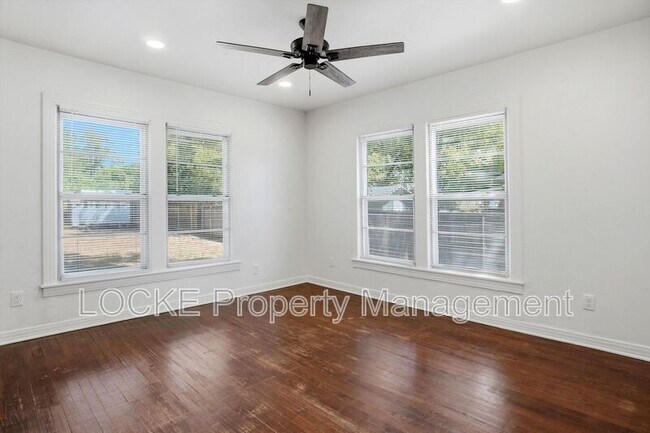Building Photo - 410 McCarty St