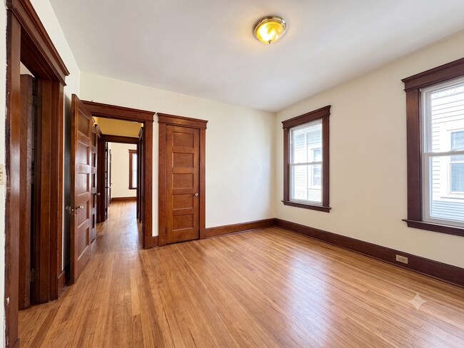 Building Photo - 126 Mansfield St