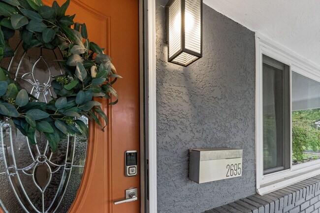 Building Photo - Fully Furnished! Stunning UA Ranch with 3 ...