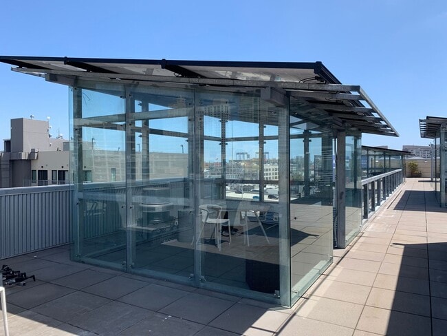 Building Photo - Stylish Bright Studio at The Cubix!