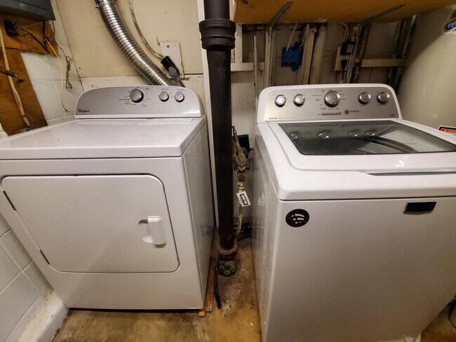 Building Photo - 4023 5th Pl NW