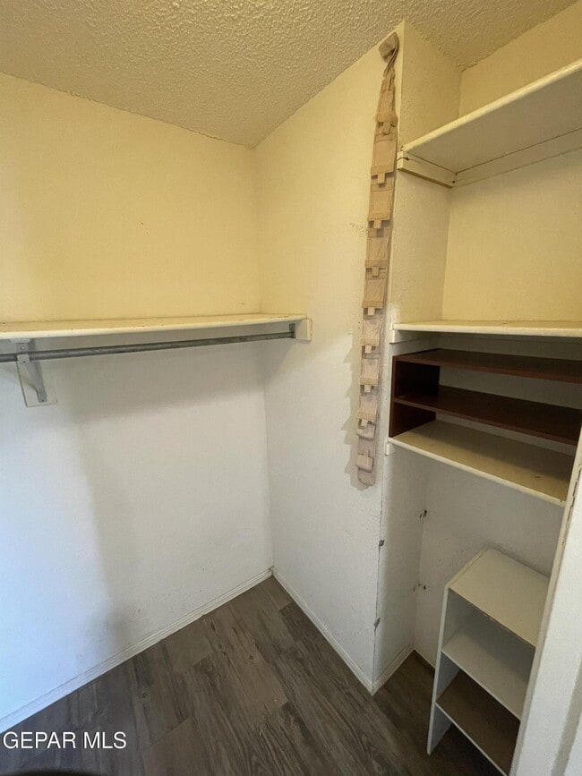 Building Photo - 5432 Thornridge Cir