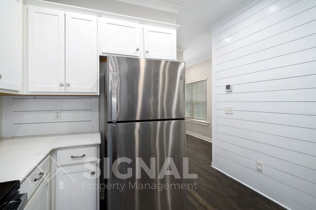 Building Photo - 215 Creek Run Way