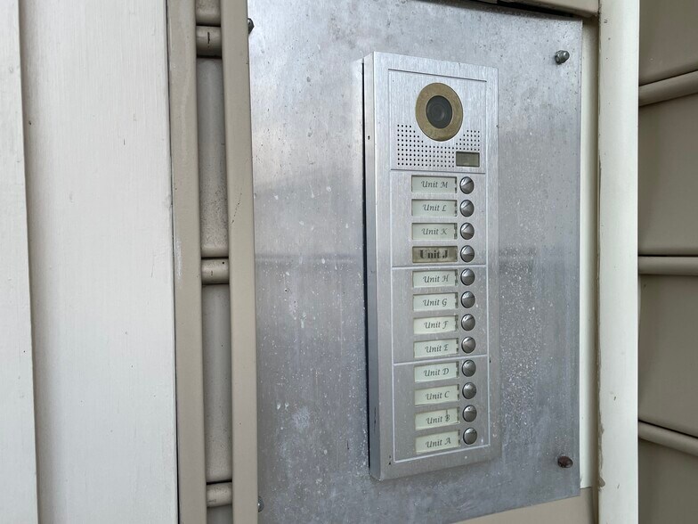 Building Photo - 6704 W Friendly Ave