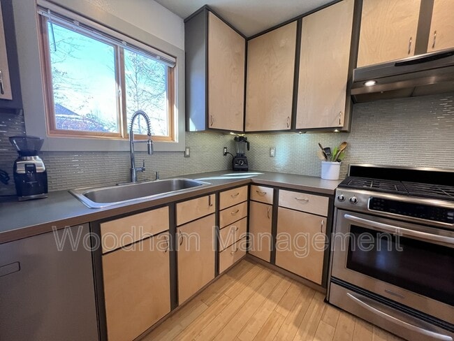 Building Photo - 321 N 22nd Ave