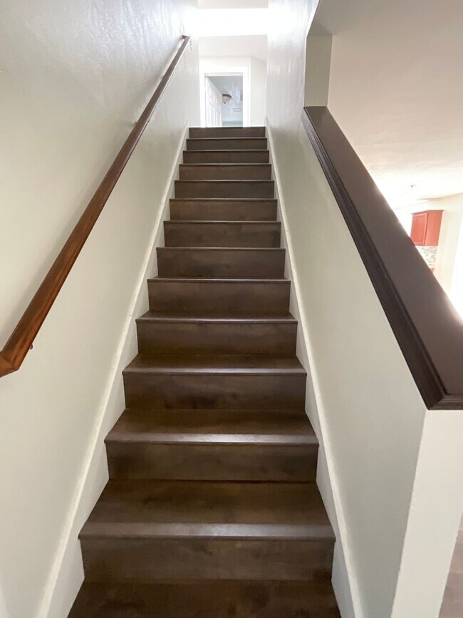 Building Photo - Beautiful 3 BR/2.5 BA Home with Bonus Room