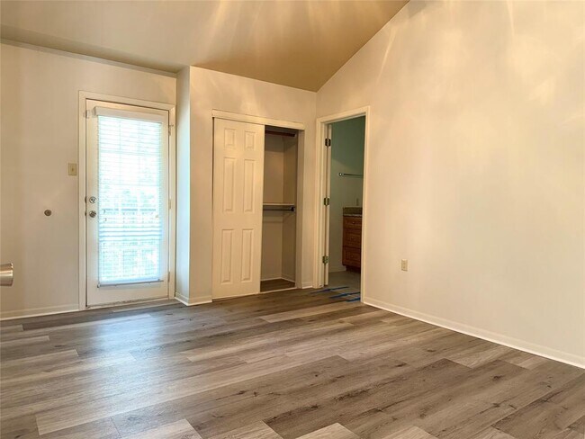 Building Photo - 10058 Emnora Ln