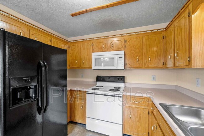 Building Photo - 114 Gleaves Ln