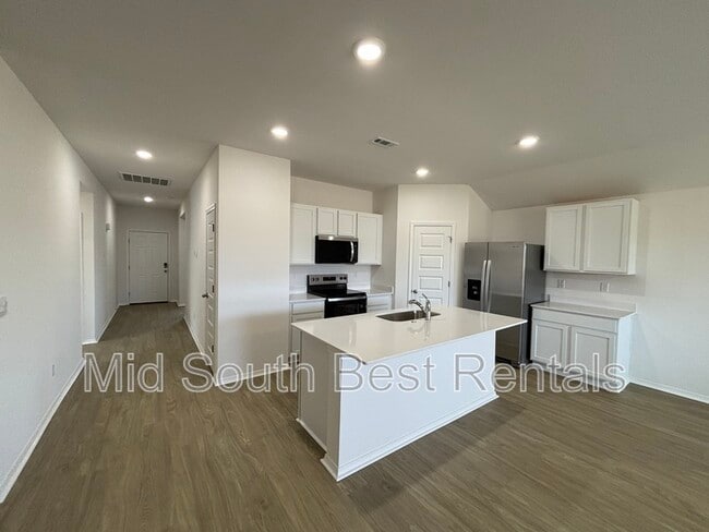 Building Photo - 6416 Newark Dr