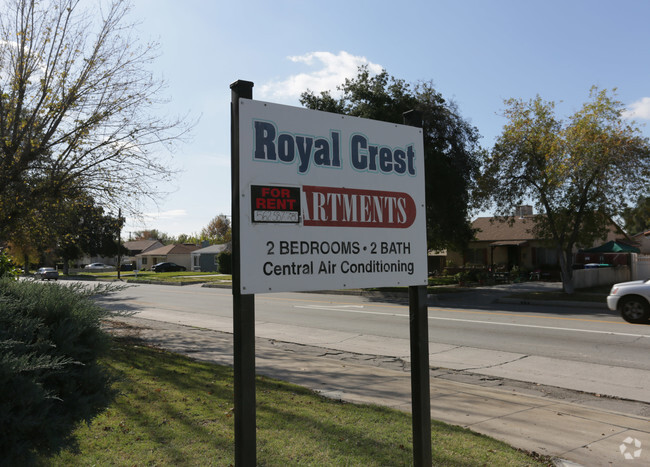 Building Photo - Royal Crest