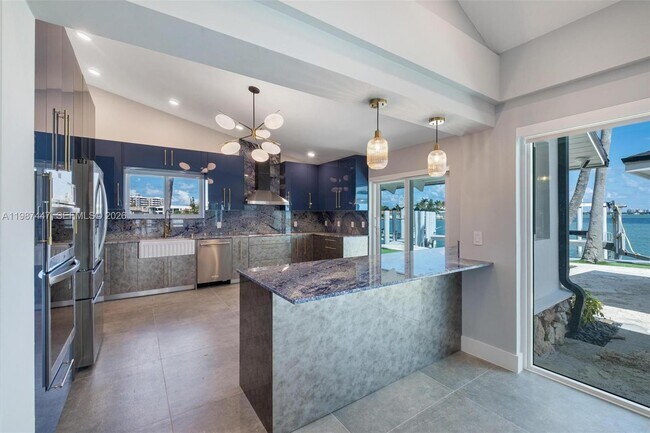 Building Photo - 1365 Bay Terrace