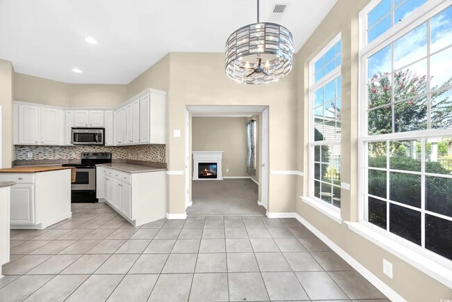 Building Photo - 414 Carriage Lake Dr