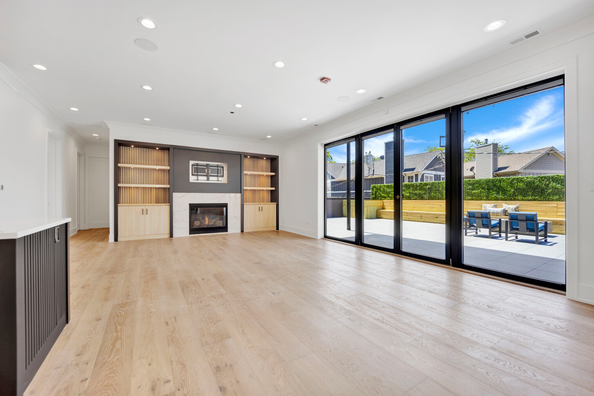 Building Photo - 4918 N Lincoln Ave