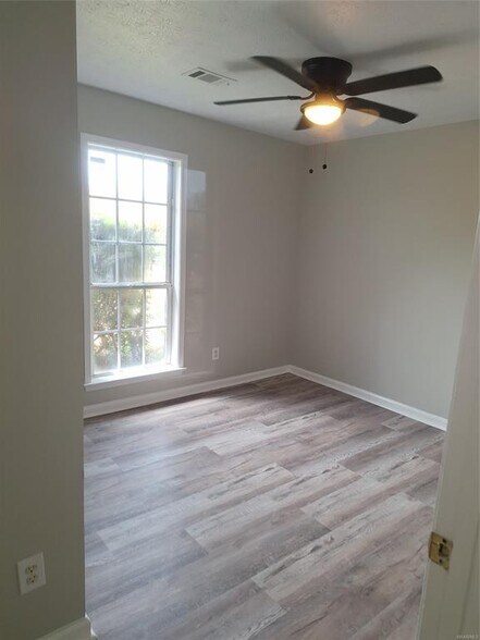 Building Photo - 6309 Scenic Dr