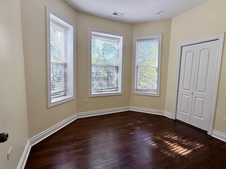 Building Photo - 2300 N Springfield Ave