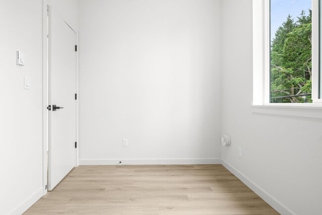 Building Photo - 540 N Blandena St