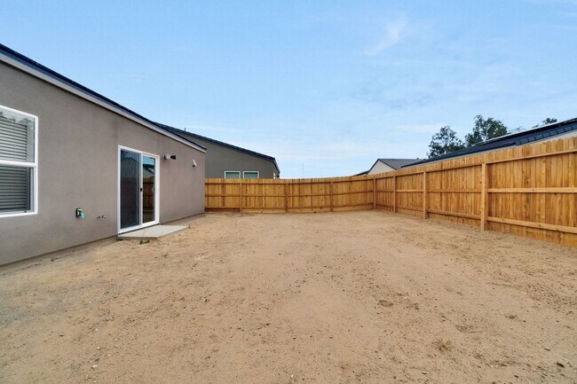 Building Photo - 7250 W Norwich Ave