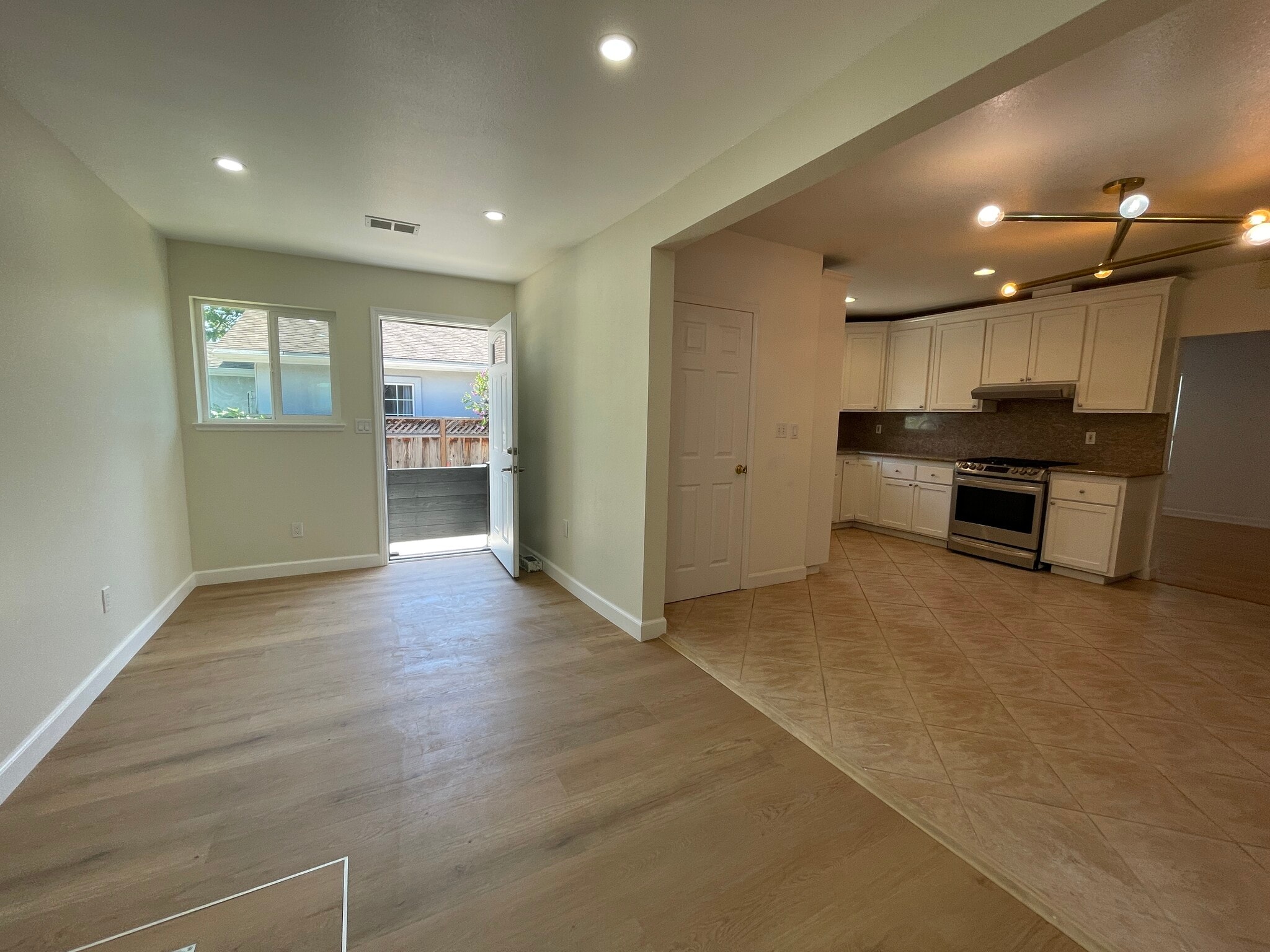 Building Photo - 320 N 18th St