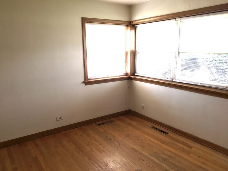 Building Photo - 10350 Milford St