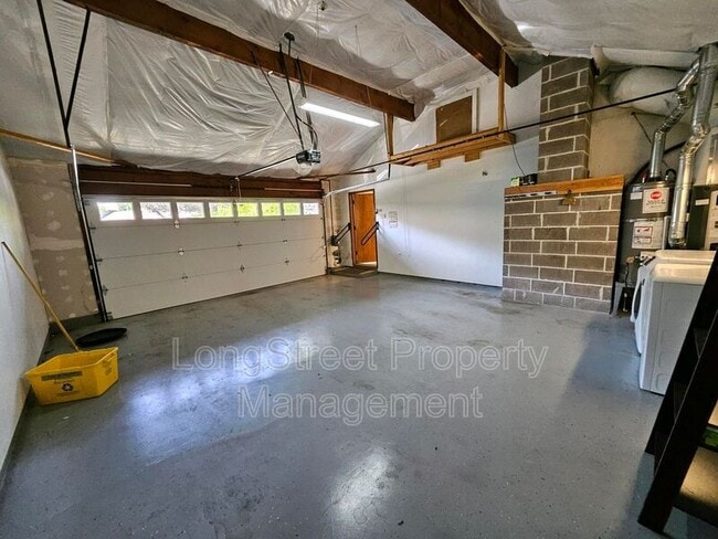 Building Photo - 12612 NE Prescott Dr