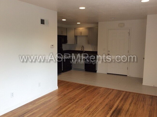 Building Photo - 619 E 5th Ave