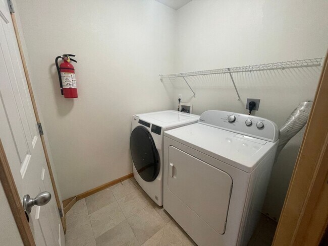 Building Photo - Beautiful West Fargo Twinhome