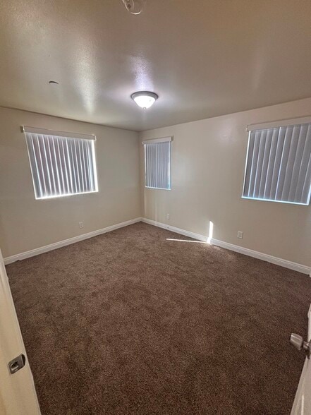 Building Photo - 139 E 110th St