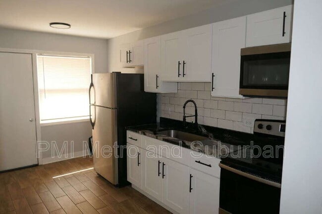 Building Photo - 748 E 5th Ct