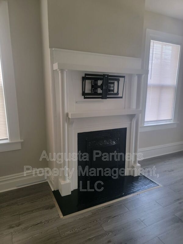 Building Photo - 323.5 Ellis St