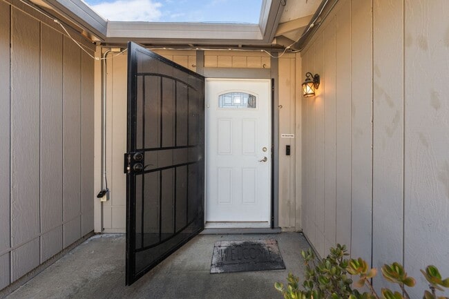Building Photo - 10222 Sunol Way