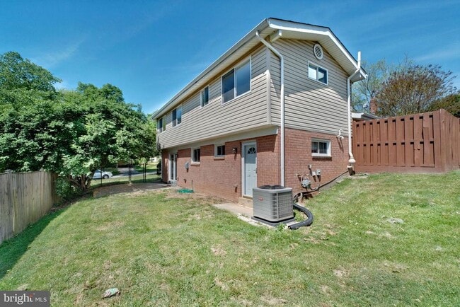 Building Photo - 11403 Clara St