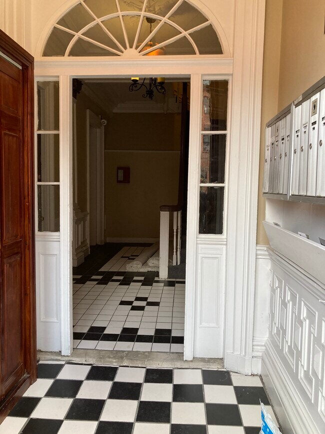 Entry way. - 403 Beacon St