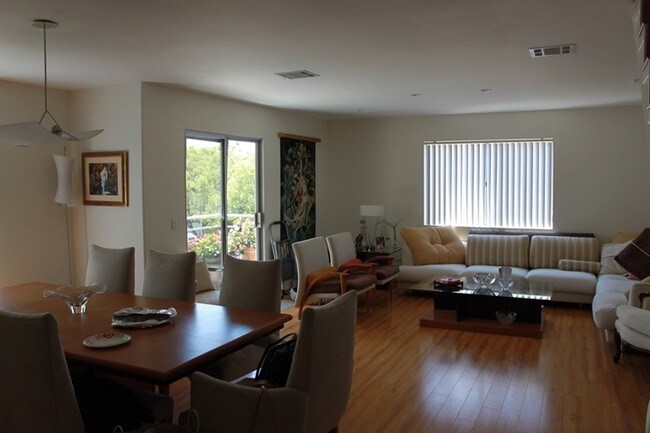 Building Photo - 613 E Verdugo Ave