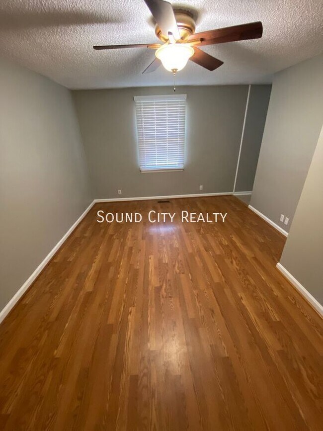 Building Photo - 3533 Albee Dr