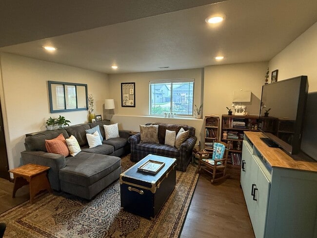 Building Photo - 4 Bedroom, 3 Bathroom Home for Rent