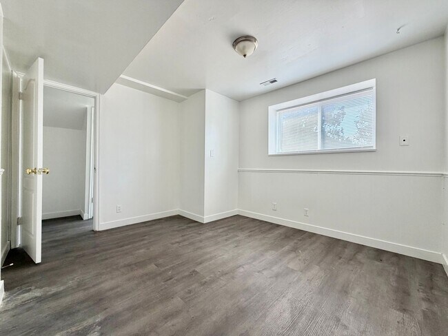 Building Photo - 9900 S Darin Dr