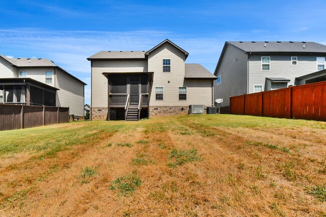 Building Photo - Pet Friendly Three Bedroom with Bonus!