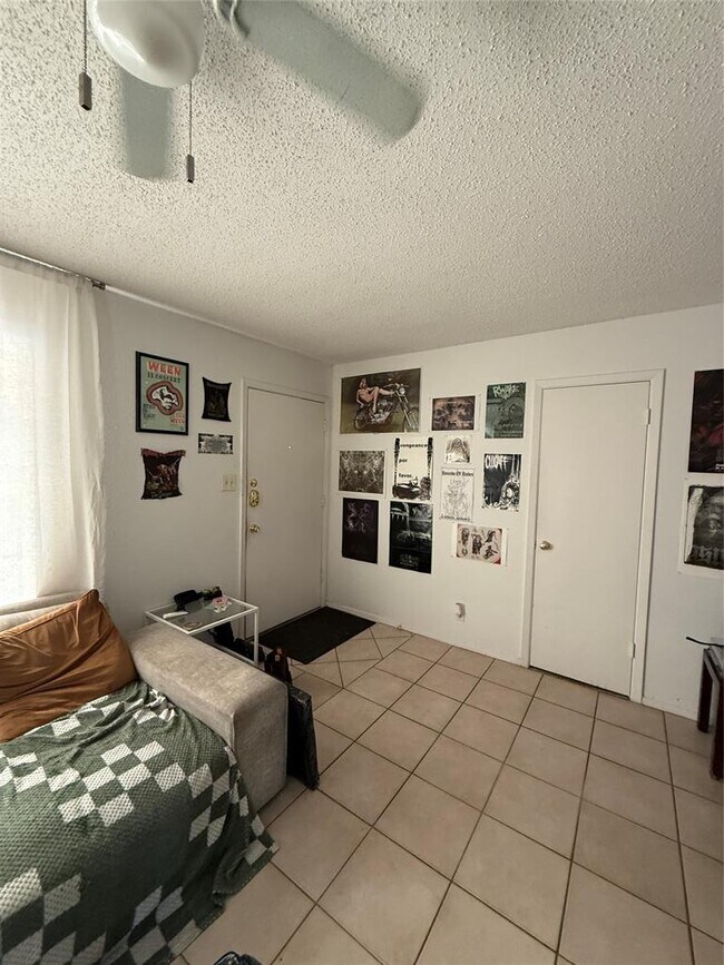 Building Photo - 8311 Hathaway Dr