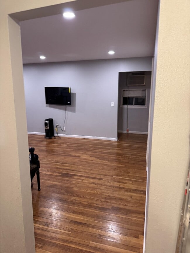 Building Photo - 9119 Smith Ave