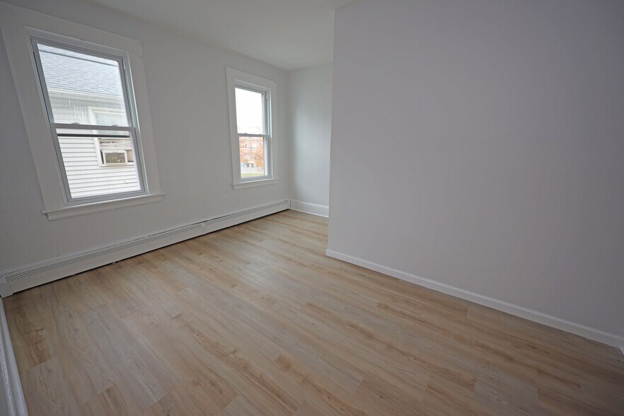 Building Photo - 358 Washington St