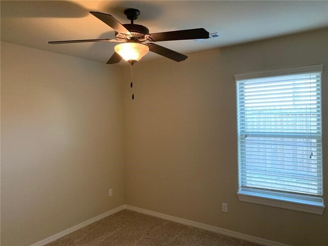 Building Photo - 3072 N Autumn Rose Ave
