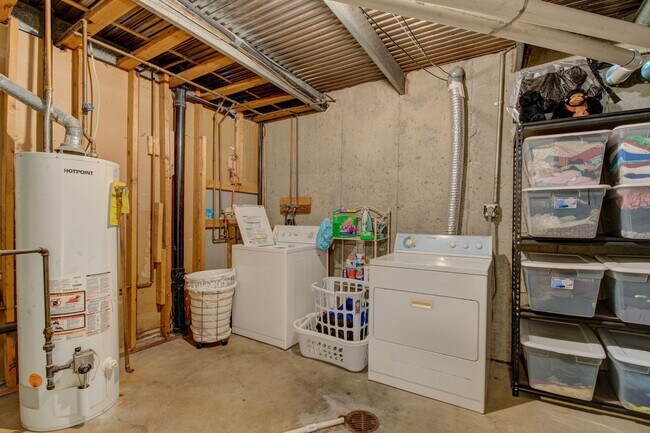 Building Photo - 5553 Crystal Way